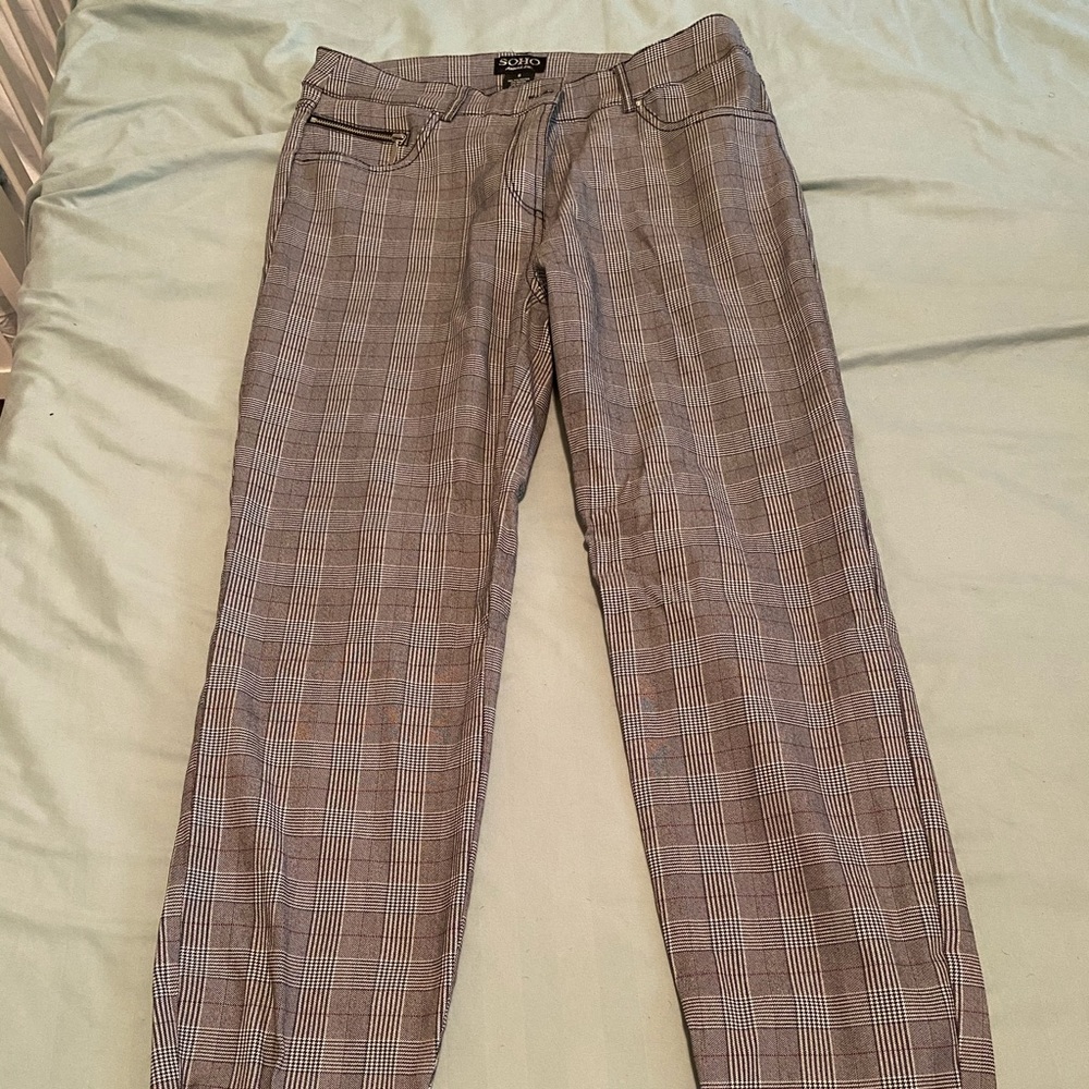 Business-like capris.